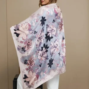 Bufanda / chal cuadrado de seda pura con estampado floral 86x86cm