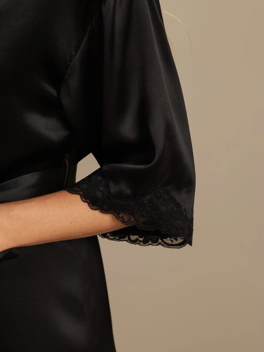Bata de Mujer de Seda Pura con Diseño de Encaje - Imagen 5