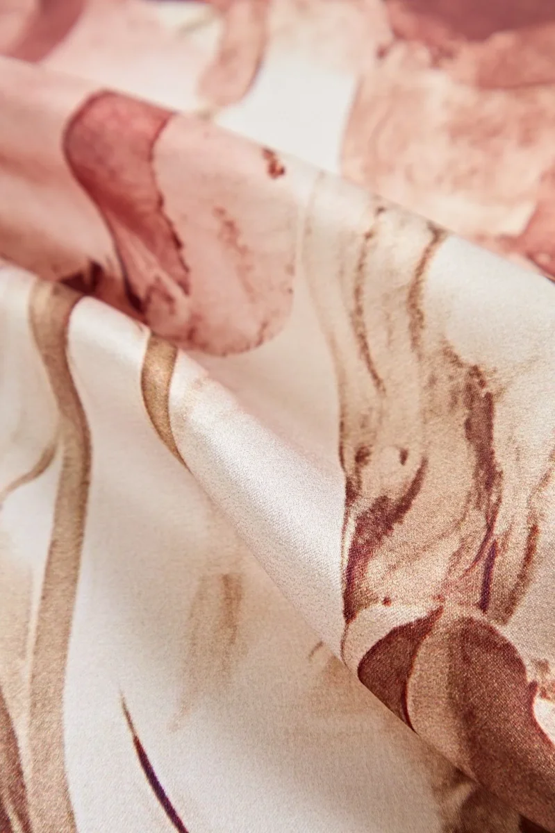 Pure Silk Bufanda Cuadrada Floral con Borde Dorado 53*53 cm - Imagen 6