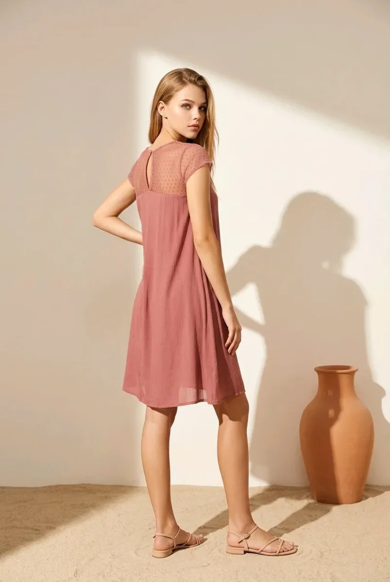 Vestido canesú de manga corta en tejido de plumeti - Imagen 4