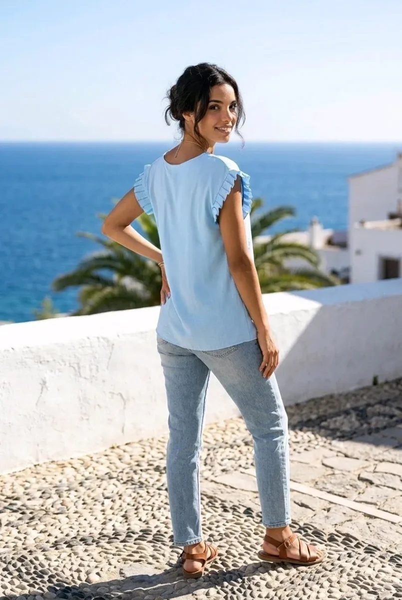 Blusa con collar y manga corta con detalle de volante - Imagen 4