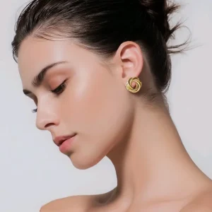Pendientes diseño de aretes dorados
