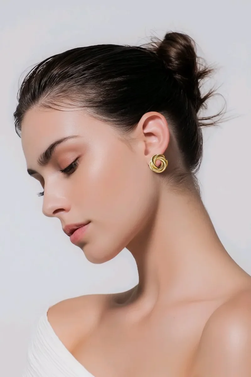 Pendientes diseño de aretes dorados - Imagen 2