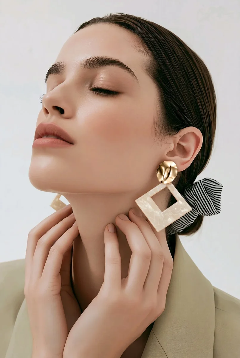 Pendientes geométricos rombo nacarado, Olivia - Imagen 4