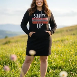 Vestido sudadera con original diseño escrito “Shut Up”