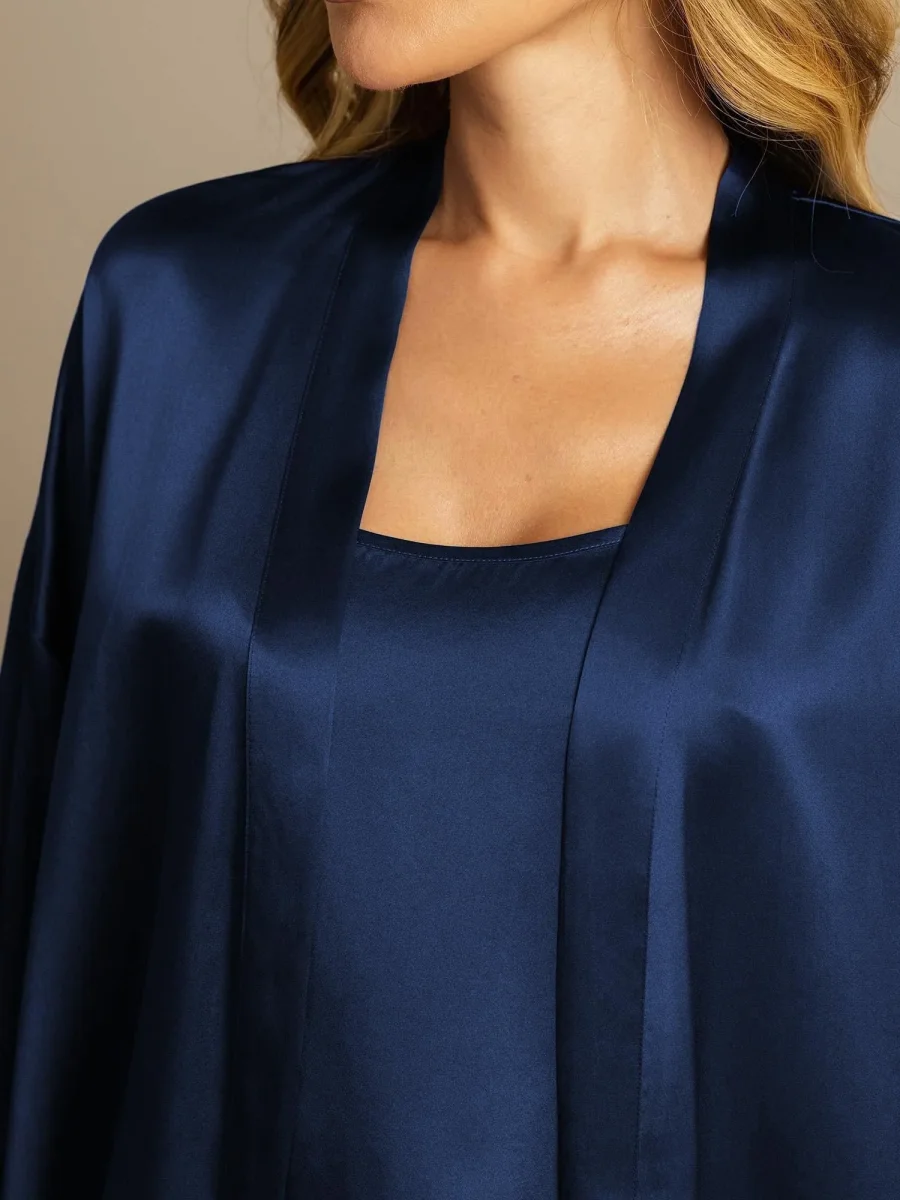 Conjunto Elegante de 3 Piezas de Batín y Camisola con Shorts de 100% Seda de Mora para Mujer - Imagen 5