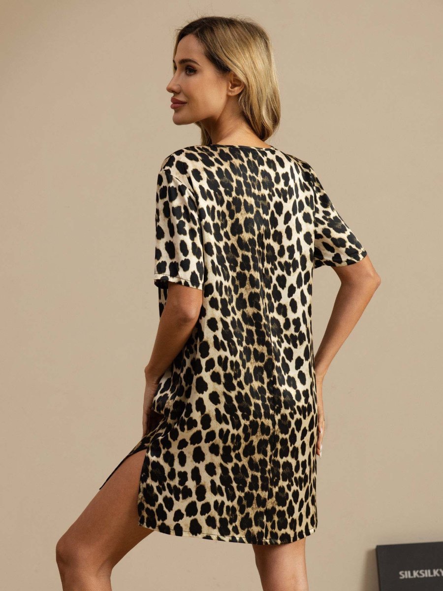 Pure Silk Camisón Corto de Manga Corta con Escote en V y Estampado de Leopardo con Diseño de Ranura - Imagen 3