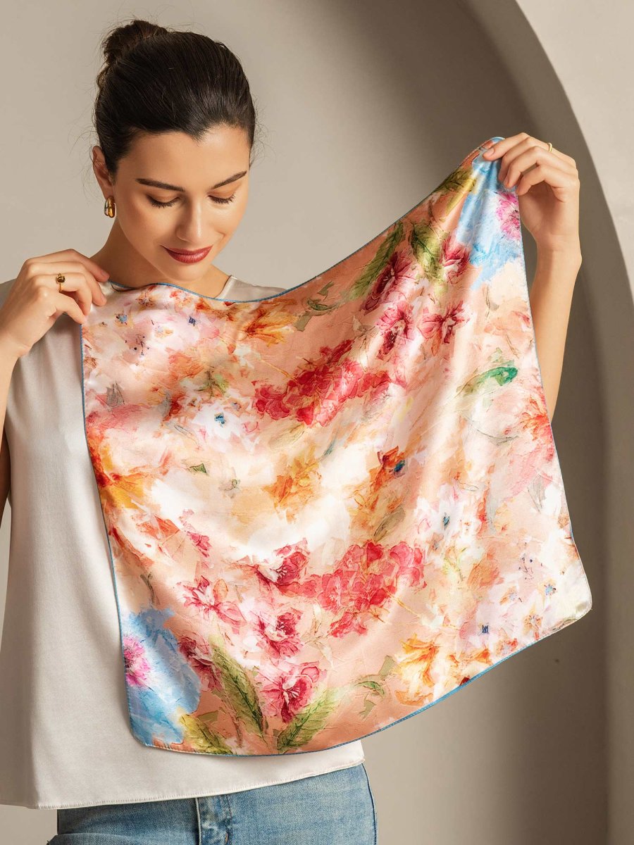 Pure Silk Floral Bliss Square Scarf - Tamaño 53x53cm - Imagen 3