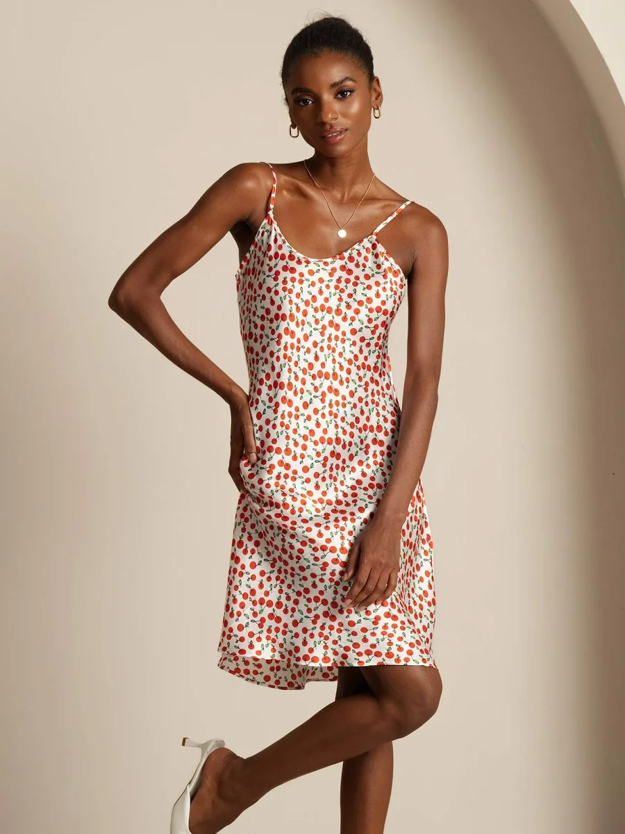 Vestido Corto de Seda con Tirantes Espagueti y Estampado de Cereza - Imagen 7