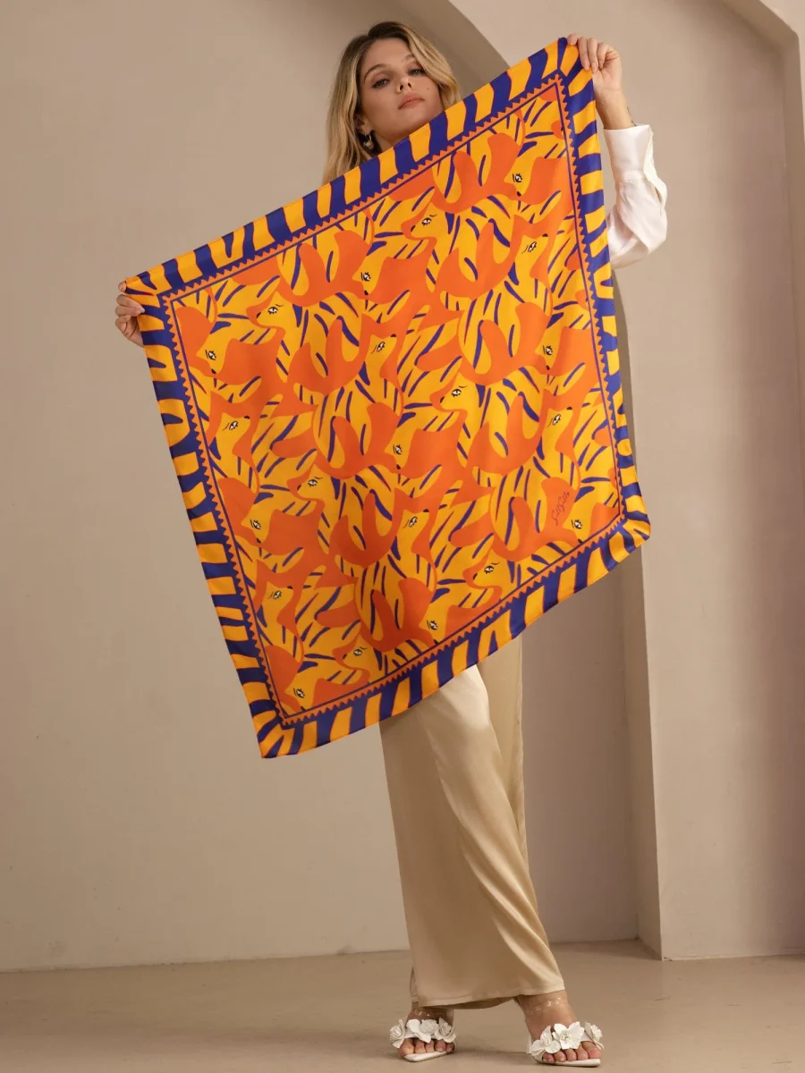 Pañuelo De Seda De Morera 100 Por Ciento Con Estampado De Perro Tamaño 90 x 90 cm - Imagen 5