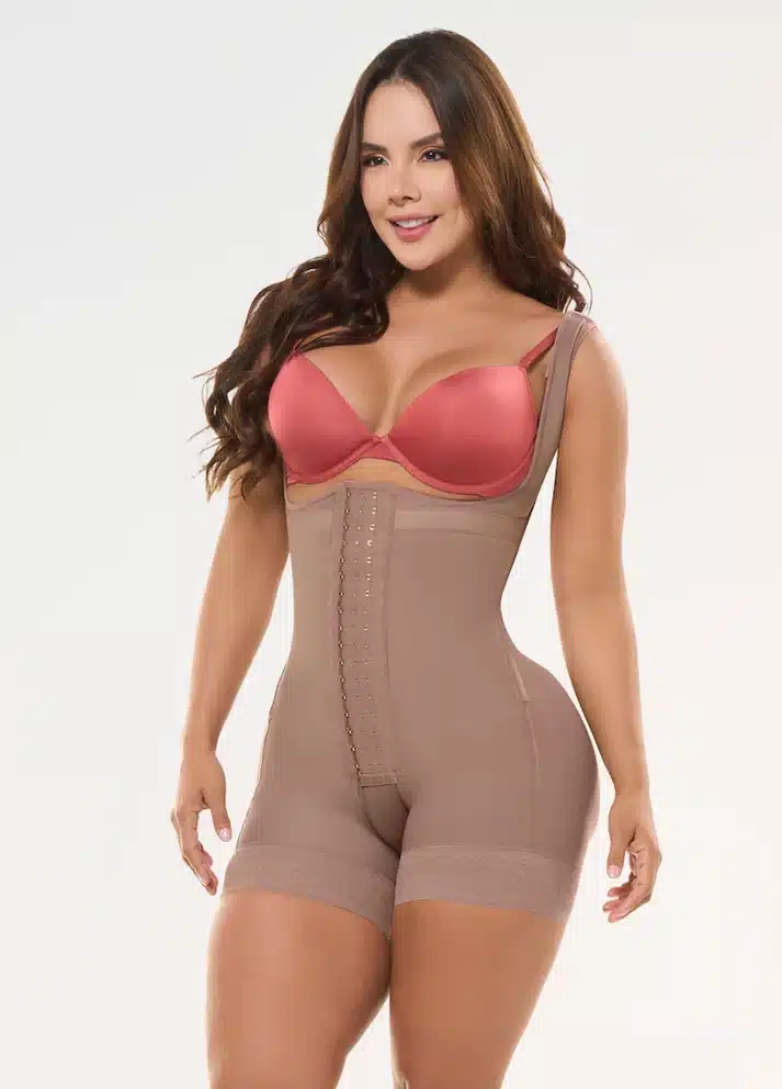 FAJA SHORT 233-CCB SALOME MANGA SISA FRANELA SOBRE HUECOS CON BROCHES