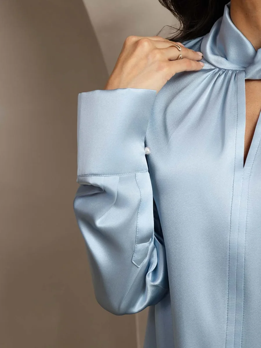 Blusa De Seda 19 Momme Con Escote De Lágrima Y Botones Tipo Perla - Imagen 5