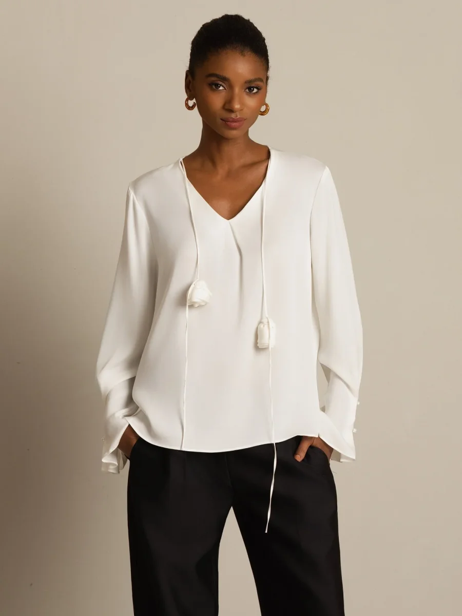 Blusa De Seda Para Mujer 19Momme Con Cuello En V De Manga Larga Con Detalle De Rosa 3D - Imagen 4