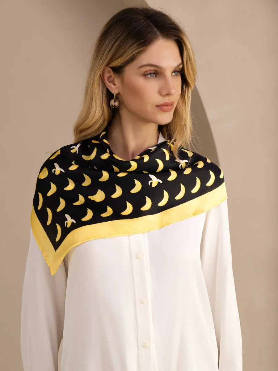 Pañuelo De Seda De Morera 100 Por Ciento Con Estampado De Banana Tamaño 90 x 90 cm - Imagen 3