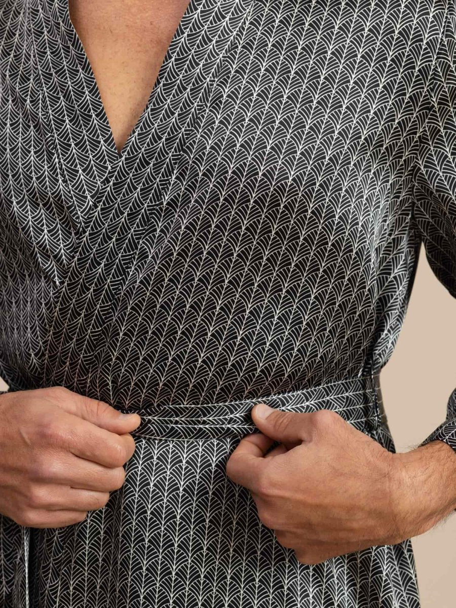 Bata De Hombre De Seda Pura Hasta La Rodilla Con Estampado De Ginkgo Y Cinturón Diseño - Imagen 7