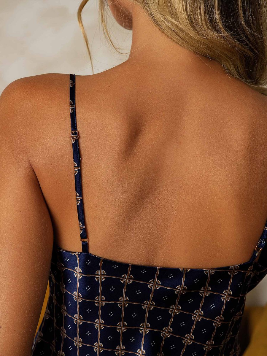 Conjunto De Camisola De Pura Seda Azul Marino Con Estampado De Cadenas Tirantes Finos Y Escote En V - Imagen 7