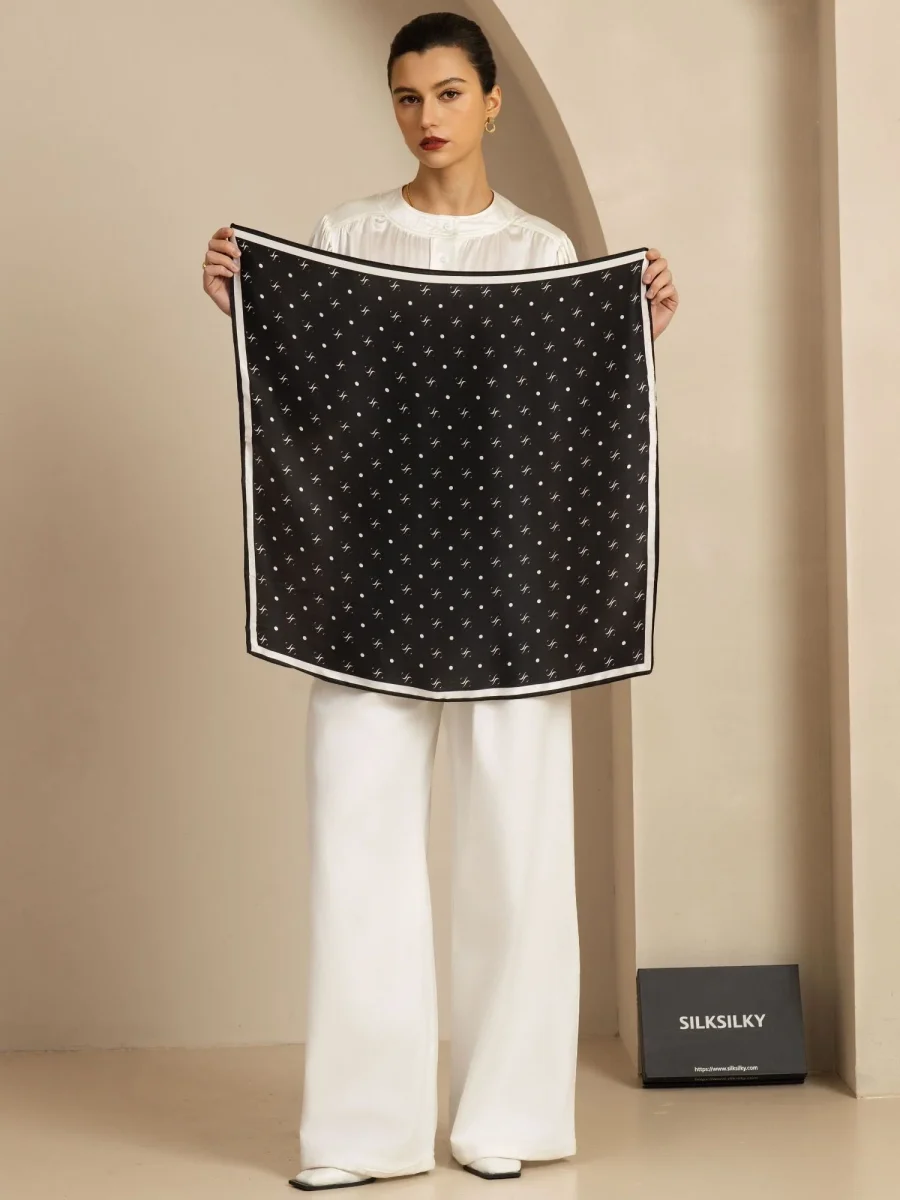 Pañuelo Cuadrado de Seda Pura SilkSilky Estampado de Marca - Tamaño 90x90cm - Imagen 6