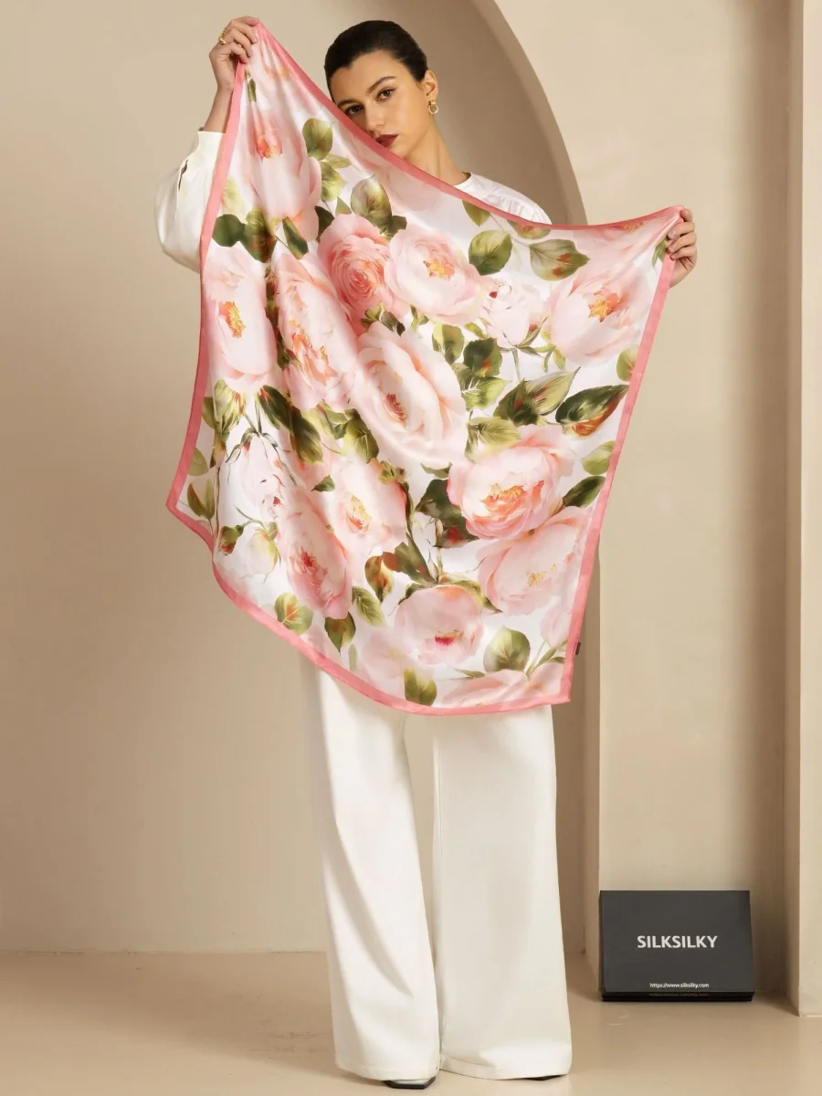 Pañuelo Cuadrado de Seda Pura con Estampado Floral Rosa - Tamaño 90x90cm - Imagen 3