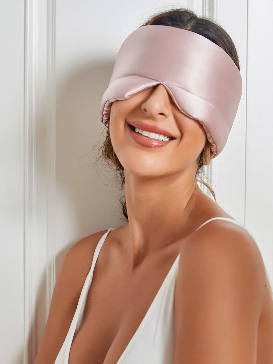 Elegante antifaz para dormir de seda de una pieza