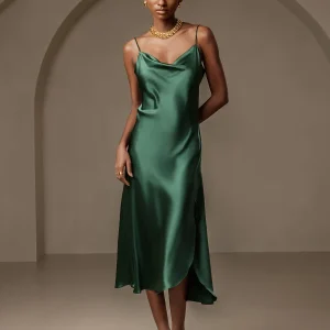 Vestido largo de seda pura con tirantes finos y abertura
