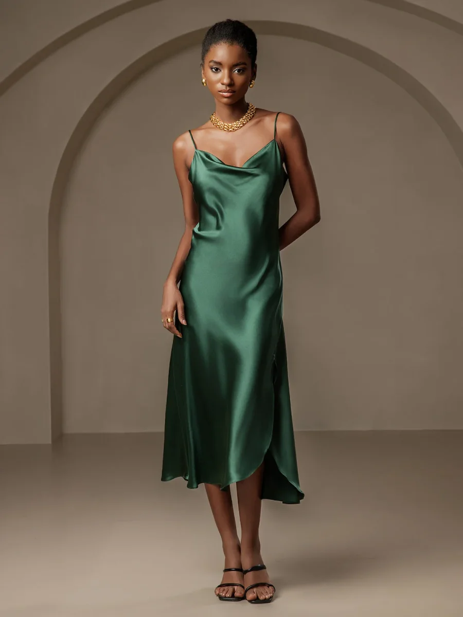 Vestido largo de seda pura con tirantes finos y abertura