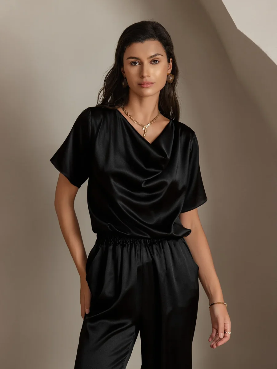 19Momme Camiseta casual de seda con cuello drapeado y manga corta - Imagen 8