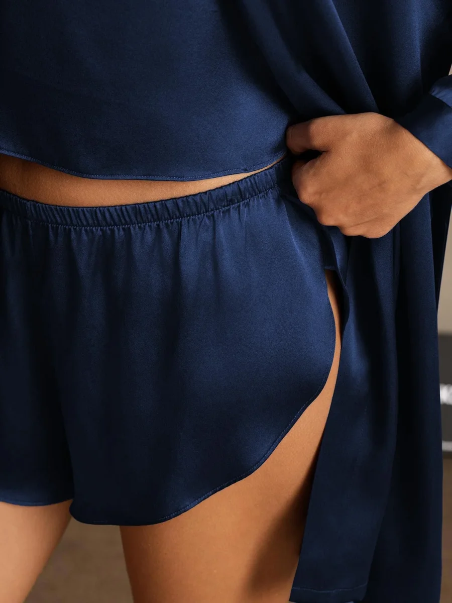 Conjunto Elegante de 3 Piezas de Batín y Camisola con Shorts de 100% Seda de Mora para Mujer - Imagen 6