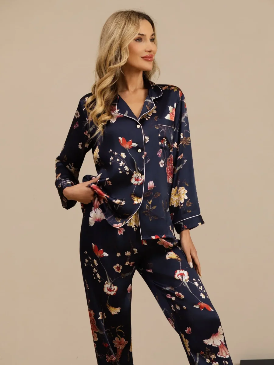 Pijama De Mujer De Pura Seda Con Estampado Floral Azul Marino De Manga Larga Y Cuello Con Solapa Y Botones - Imagen 6