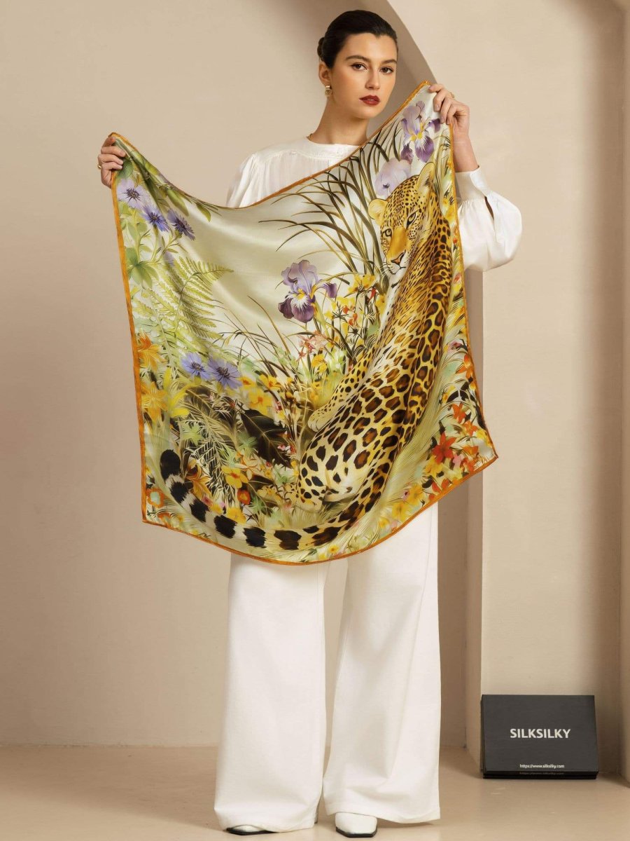 Pura Seda Leopardo & Floral Pañuelo - Tamaño 90x90cm - Imagen 3