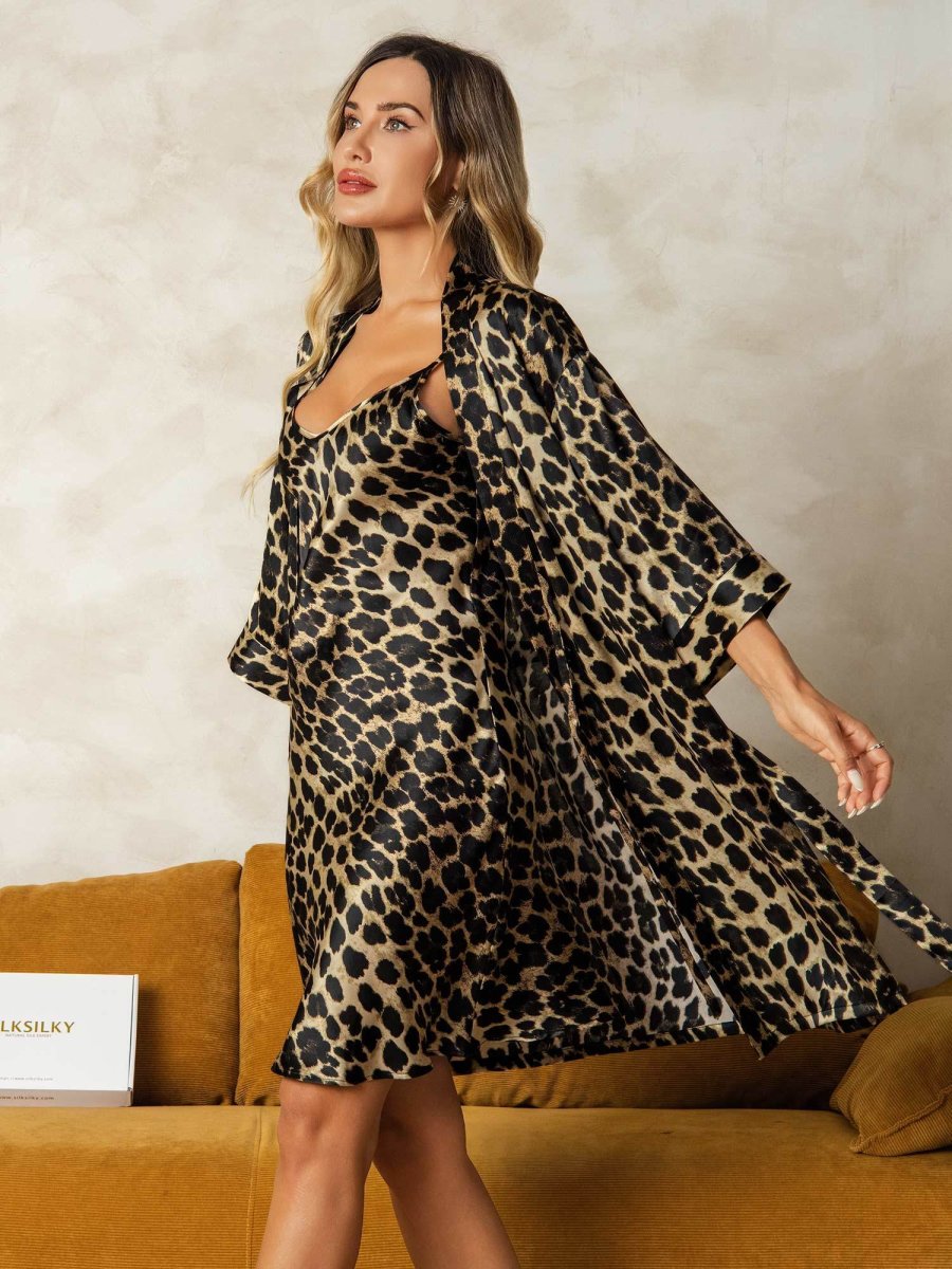 Conjunto De Camisón Corto Y Bata De Seda Con Estampado De Leopardo - Imagen 4
