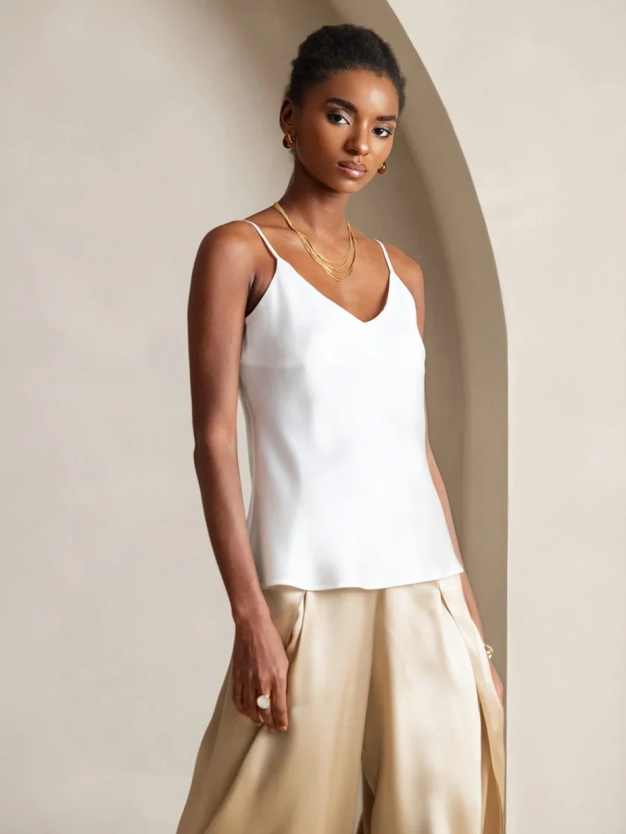 Top De Camisola Con Cuello En V Y Tirantes Finos De 100% Seda De Mora - Imagen 6