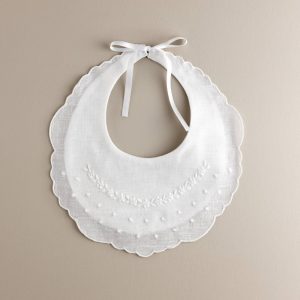 Babero bebé blanco bordado flores