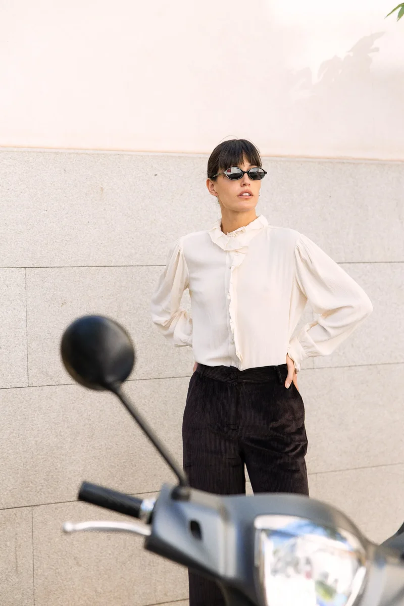 Blusa Amelie Volante Crudo - Imagen 3