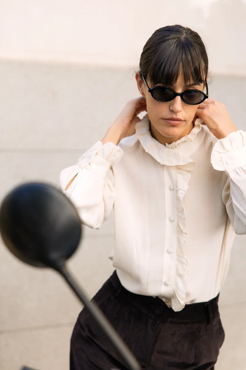 Blusa Amelie Volante Crudo - Imagen 5