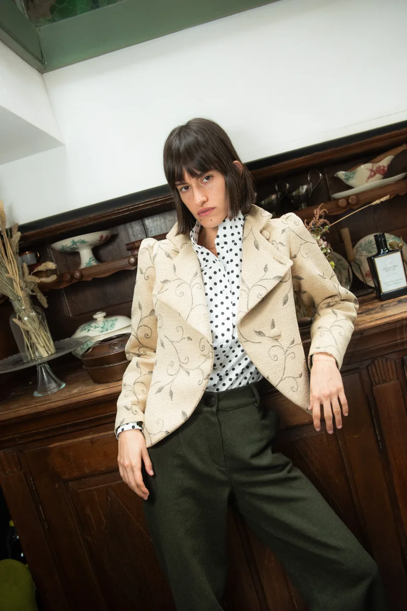 Chaqueta Alsten Beige Estampado Flores - Imagen 4