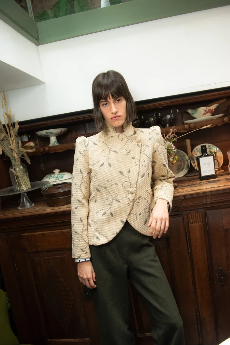 Chaqueta Alsten Beige Estampado Flores - Imagen 2