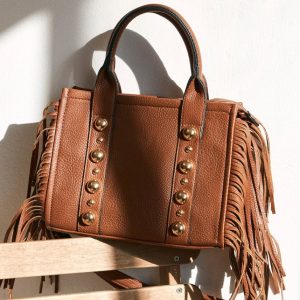 Bolso flecos tachuelas