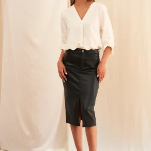 Falda midi efecto piel