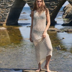 Vestido calado escote