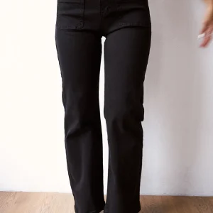 Jeans straight tiro medio