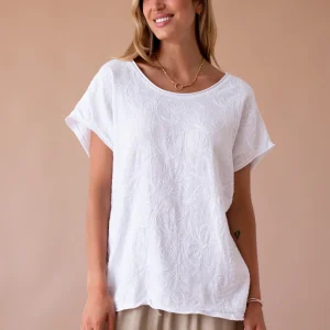 Camiseta bordada cuello redondo