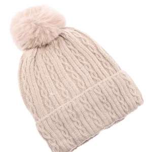 Gorro con pompón de pelo sintético