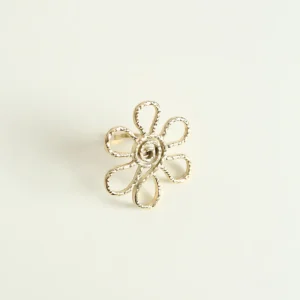 Anillo flor texturada