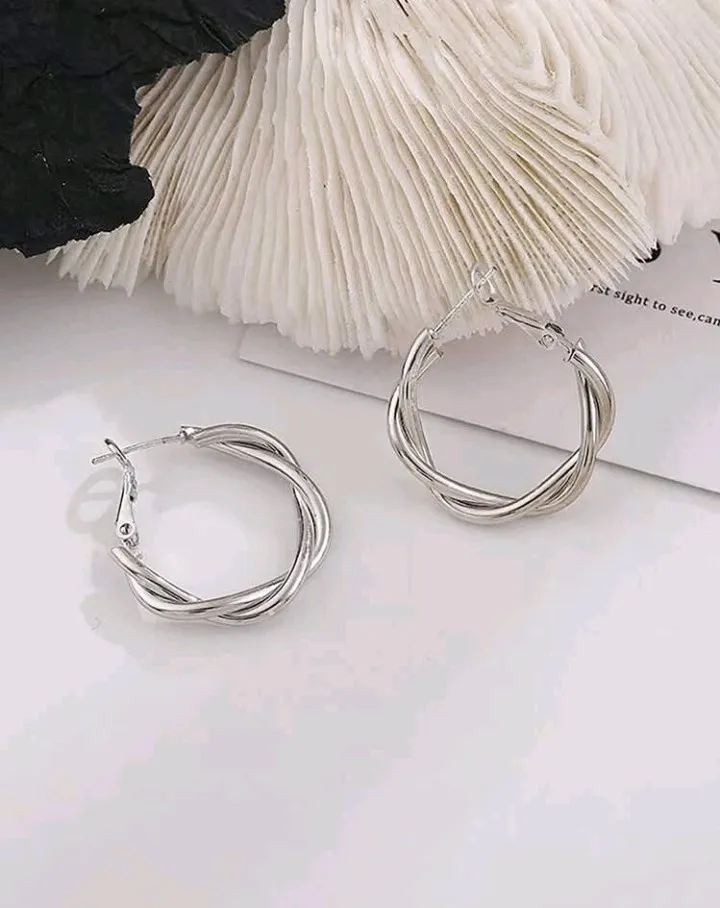Pendientes geométricos de aro retorcido, Helen - Imagen 3