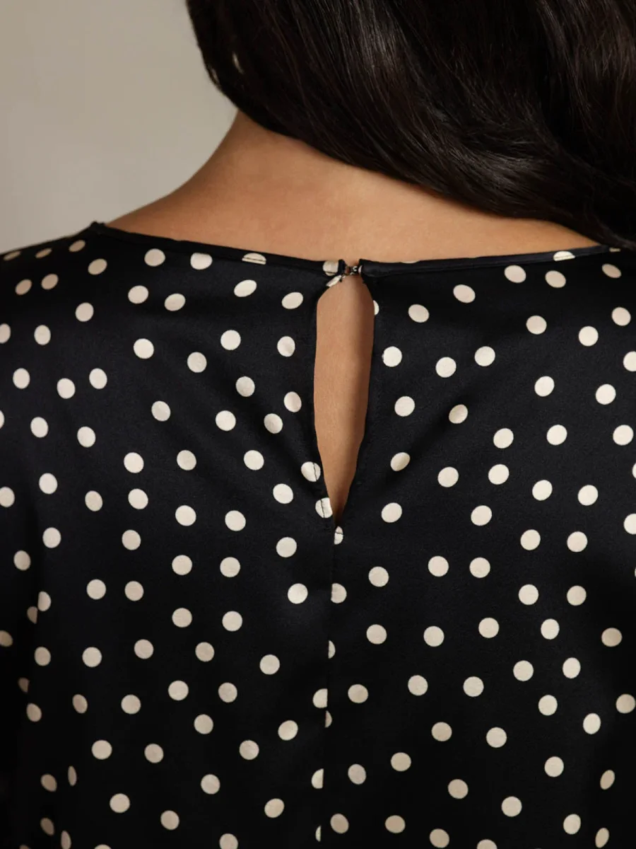 Top De Seda Para Mujer 19Momme Con Estampado De Lunares Mangas Campana Escote Bote - Imagen 6