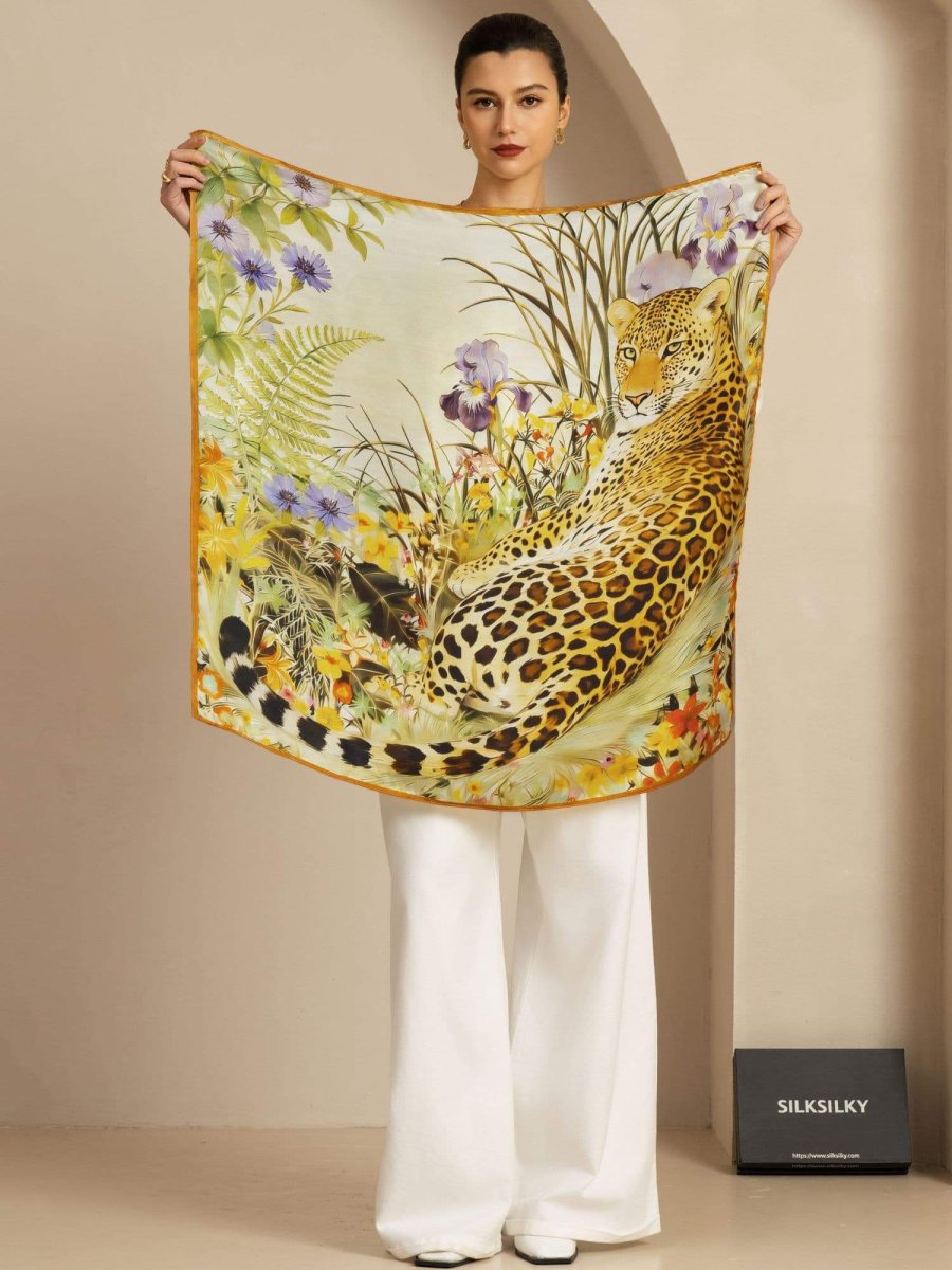 Pura Seda Leopardo & Floral Pañuelo - Tamaño 90x90cm - Imagen 4