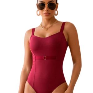 Body color vino elegante con tirantes y detalle de cinturilla