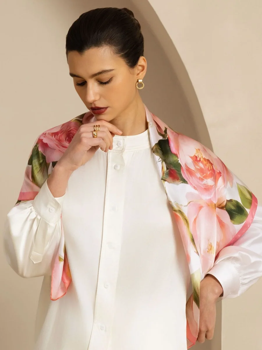 Pañuelo Cuadrado de Seda Pura con Estampado Floral Rosa - Tamaño 90x90cm - Imagen 5