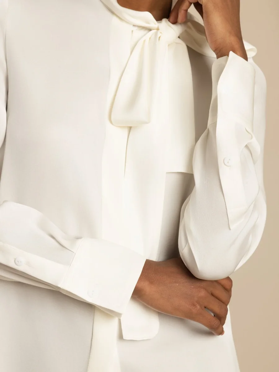Blusa de Mujer en Seda 19Momme con Tie Neck Manga Larga - Imagen 6
