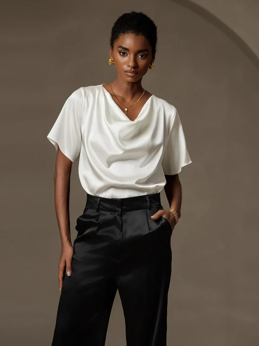 19Momme Camiseta casual de seda con cuello drapeado y manga corta - Imagen 5